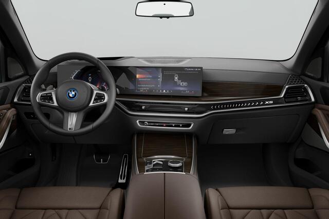 BMW X5 xDrive50e Integrale Active Besturing / Comfort Acces / Soft Close / Electrische Zwenkhaak / Glazen Schuifdak / Stoelverwarming Voor & Achter / Getinte Ramen Achter / Warmte Comfort pakket / Adaptieve Led / Driving Assistant / Harman Kardon / Parking Prof