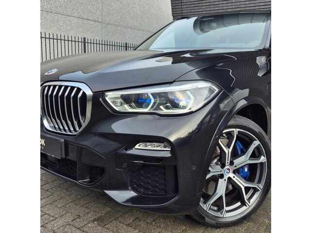 BMW X5 xDrive45e High Executive M Sport / Panoramadak / Achterasbesturing / Head Up Display / Comfortstoel / Driving Assistant Professional / Stuurwielverwarming / Trekhaak / Comforttoegang