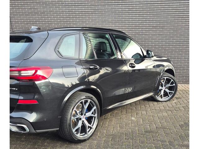 BMW X5 xDrive45e High Executive M Sport / Panoramadak / Achterasbesturing / Head Up Display / Comfortstoel / Driving Assistant Professional / Stuurwielverwarming / Trekhaak / Comforttoegang