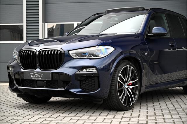 BMW X5 xDrive45e M-SPORT / SKYLOUNGE PANO / LASER / INDIVIDUAL LEDER / HUD / SOFTCLOSE / 4WIELSTURING / NL AUTO / 22"