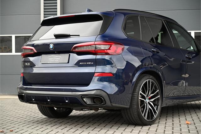 BMW X5 xDrive45e M-SPORT / SKYLOUNGE PANO / LASER / INDIVIDUAL LEDER / HUD / SOFTCLOSE / 4WIELSTURING / NL AUTO / 22"