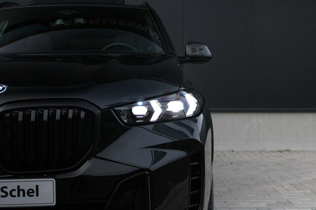 BMW X5 xDrive50e M Sport - Pano - Luchtvering - Trekhaak - Massage - 4wiel besturing - Carbon Pack - Softclose - Stoelverwarming/Koeling - Rijklaar