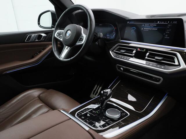 BMW X5 xDrive45e Executive M-Sport | PANO | CAMERA | HUD | LUCHTVERING | KEYLESS | STOEL- EN STUURVERW. | TREKHAAK