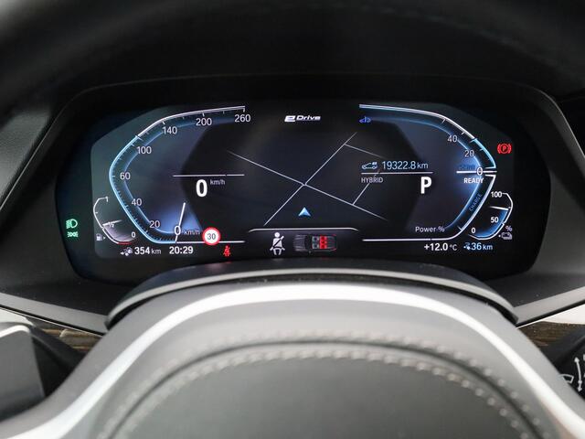 BMW X5 xDrive45e Executive M-Sport | PANO | CAMERA | HUD | LUCHTVERING | KEYLESS | STOEL- EN STUURVERW. | TREKHAAK