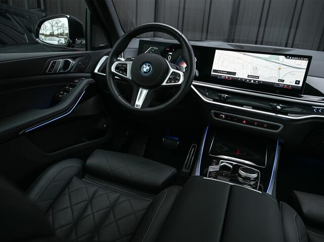 BMW X5 xDRIVE 50e | M-SPORT PRO | SKY LOUNGE | ICONIC GLOW | SHADOW LINE | COMFORT ACCESS | LUCHTVERING | ACTIVE CRUISE | MEMORY SEATS | HEAD-UP | 360 CAMERA | HARMAN/KARDON | STUUR- EN STOELVERWARMING | AMBIANCE | ACHTERBANK VERWARMD | EL. TREKHAAK