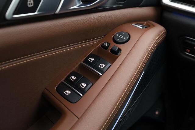 BMW X5 xDrive45e M Sport | Pano | Laser | HUD | Driving Assistant Pro. | 360cam | Luchtvering | 22'' | Leder