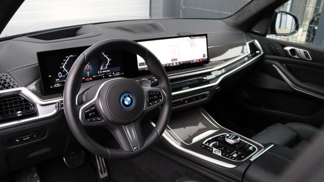 BMW X5 xDrive50e M-Sport Pro | Massage | Harman/Kardon | Stoelventilatie | Panoramadak | Head-up | Soft-Close | Trekhaak | Carbon