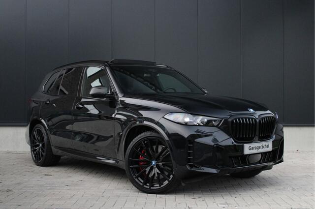 BMW X5 xDrive50e M Sport - Pano - Luchtvering - Trekhaak - Massage - 4wiel besturing - Carbon Pack - Softclose - Stoelverwarming/Koeling - Rijklaar