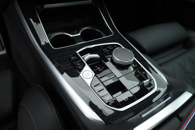 BMW X5 xDrive50e M Sport Pro | Iconic Glow | | Pano | Soft Close | HUD | Luchtvering | Harman Kardon | Elek. Trekhaak |