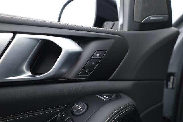 BMW X5 xDrive50e M Sport Pro | Iconic Glow | | Pano | Soft Close | HUD | Luchtvering | Harman Kardon | Elek. Trekhaak |