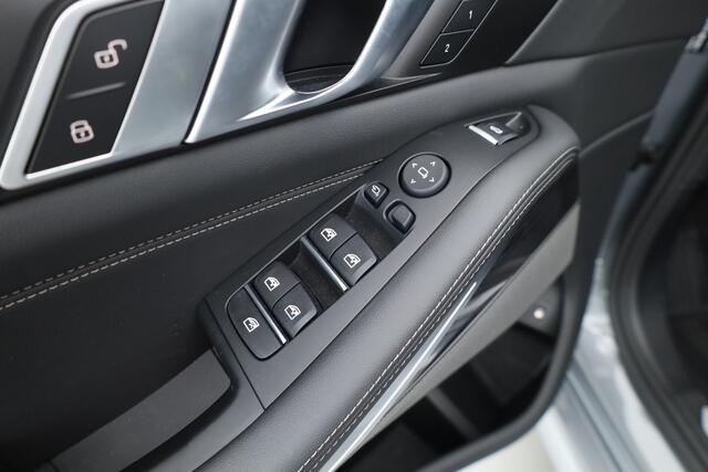 BMW X5 xDrive50e M Sport Pro | Iconic Glow | | Pano | Soft Close | HUD | Luchtvering | Harman Kardon | Elek. Trekhaak |