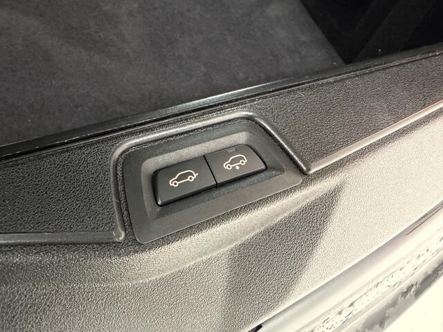 BMW X5 xDrive45e M-Sport | Luchtvering | Carbonschwarz | Beige int. |