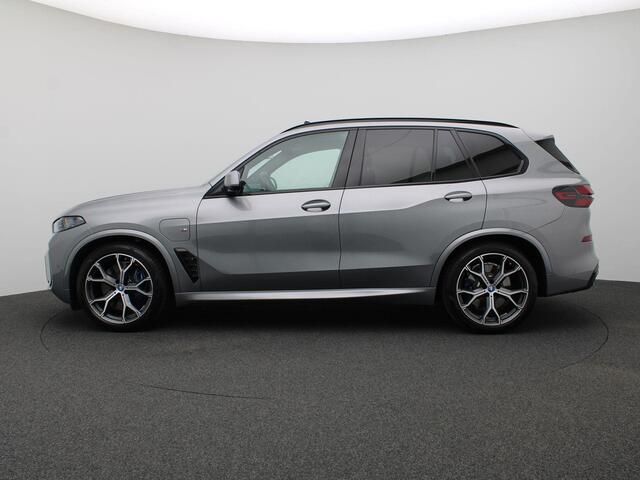 BMW X5 xDrive50e Launch Edition 490PK AUT8 M-Sport, Pano-Schuifdak, Trekhaak, HUD, 21" LM Velgen, Adaptieve Cruise Controle, Harman Kardon
