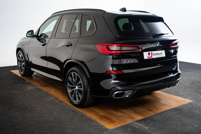 BMW X5 xDrive30d High Executive 7p. M Sport - Trekhaak - Panoramadak - Comfortstoelen - Warmte Comfort Pack - CraftedClarity - Getinte Ruiten - Comfort Access - Active Cruise Control - Parking Assistant Plus -
