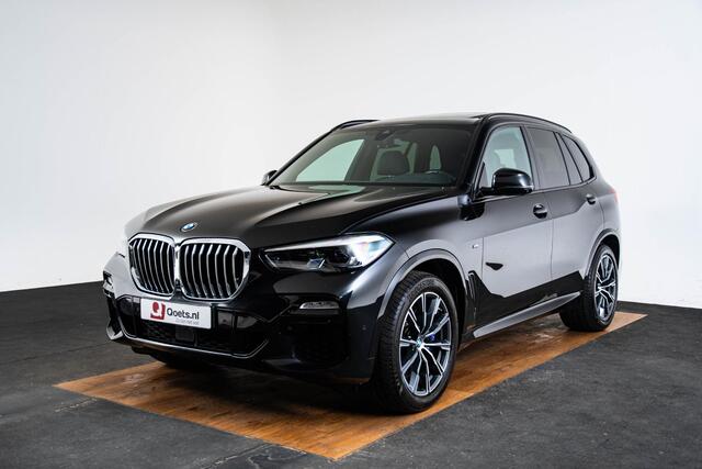 BMW X5 xDrive30d High Executive 7p. M Sport - Trekhaak - Panoramadak - Comfortstoelen - Warmte Comfort Pack - CraftedClarity - Getinte Ruiten - Comfort Access - Active Cruise Control - Parking Assistant Plus -