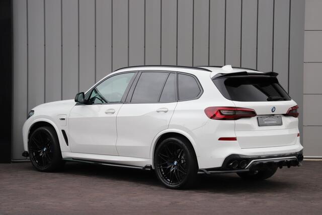 BMW X5 xDrive45e M | 394PK | Luchtvering | Head-up | Massage | M-Stoelen | Sfeerverlichting | Keyless-go | Stoelkoeling | Trekhaak | 2021.