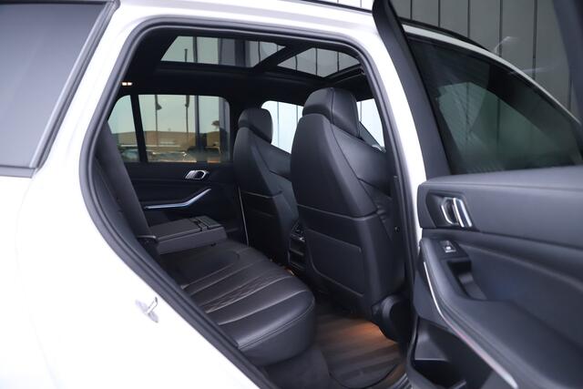 BMW X5 xDrive45e M | 394PK | Luchtvering | Head-up | Massage | M-Stoelen | Sfeerverlichting | Keyless-go | Stoelkoeling | Trekhaak | 2021.