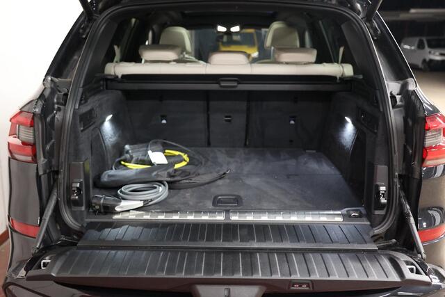 BMW X5 xDrive45e PANORAMA SKY LOUNGE TREKHAAK MASSAGE