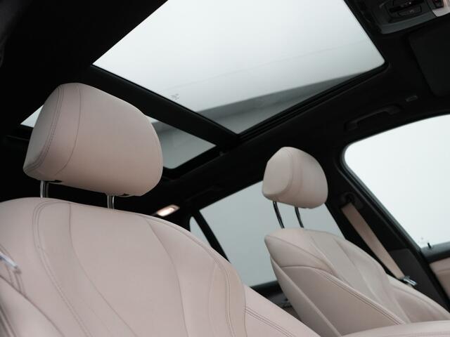 BMW X5 xDrive35i M Sport Edition 306pk | Panodak | Trekhaak af Fabriek | Adaptive Cruise | 360 Camera | Apple Carplay | Head Up | Harman Kardon | Stuurverwarming | 20"L.M |