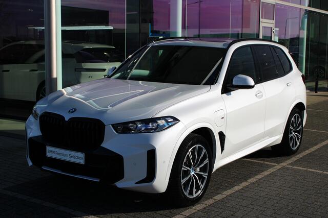 BMW X5 xDrive50e High Executive M Sport Automaat / Panoramadak / Trekhaak / Parking Assistant Professional / Adaptieve LED / Comfort Access / Gesture Control