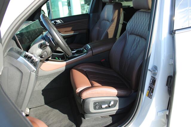 BMW X5 xDrive50e High Executive M Sport Automaat / Panoramadak / Trekhaak / Parking Assistant Professional / Adaptieve LED / Comfort Access / Gesture Control