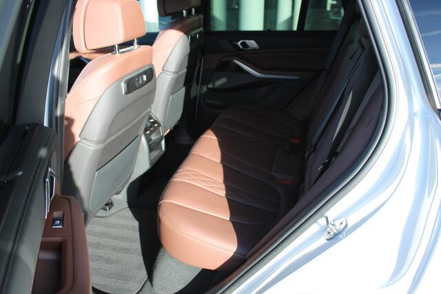 BMW X5 xDrive50e High Executive M Sport Automaat / Panoramadak / Trekhaak / Parking Assistant Professional / Adaptieve LED / Comfort Access / Gesture Control