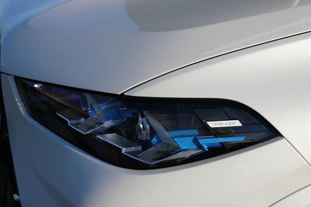 BMW X5 xDrive50e High Executive M Sport Automaat / Panoramadak / Trekhaak / Parking Assistant Professional / Adaptieve LED / Comfort Access / Gesture Control