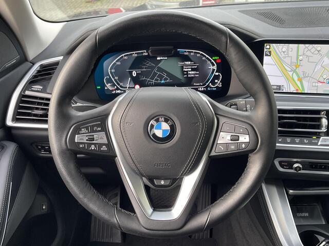 BMW X5 xDrive45e High Executive 19''/Trekhaak/Harman Kardon/Keyless/Head-up/Adaptieve cruise/Dodehoek/Stuur + stoelverwarming v+a/Luchtvering/Leder + memory