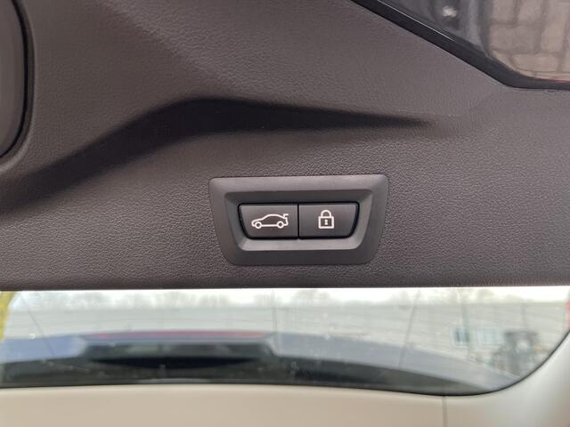 BMW X5 xDrive45e High Executive 19''/Trekhaak/Harman Kardon/Keyless/Head-up/Adaptieve cruise/Dodehoek/Stuur + stoelverwarming v+a/Luchtvering/Leder + memory