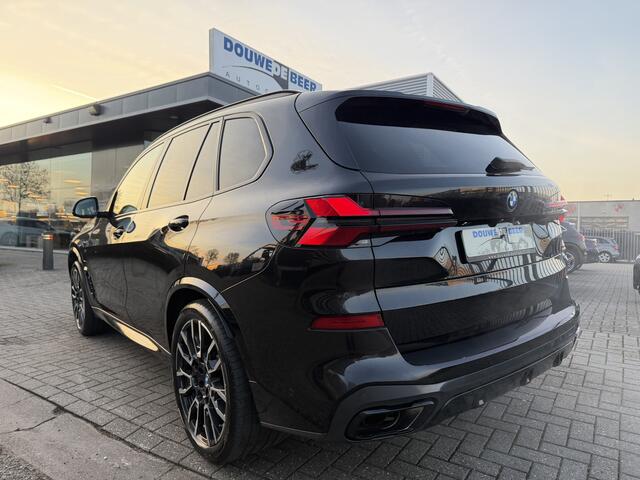 BMW X5 xDrive50e M Sport Pro Skylounge | Massage | Iconic Glow | Soft Close | Carbon