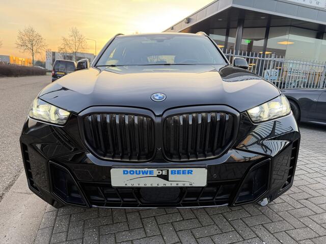 BMW X5 xDrive50e M Sport Pro Skylounge | Massage | Iconic Glow | Soft Close | Carbon