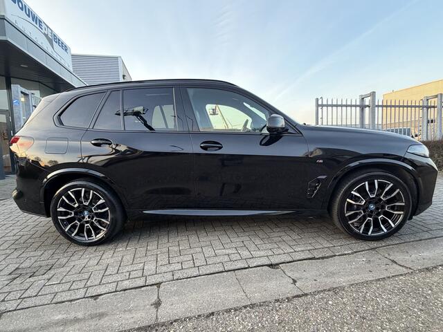 BMW X5 xDrive50e M Sport Pro Skylounge | Massage | Iconic Glow | Soft Close | Carbon
