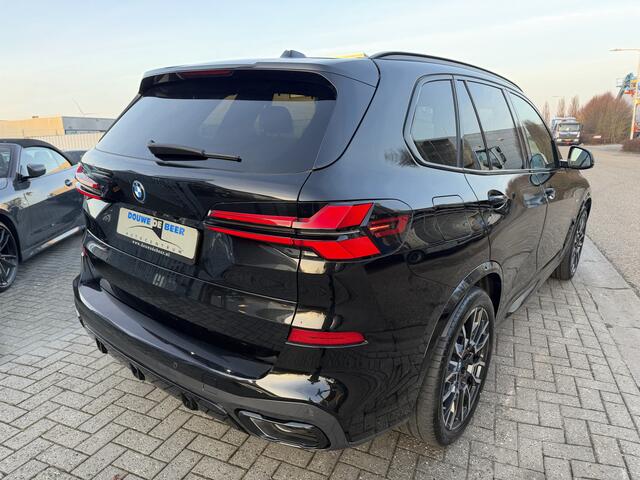 BMW X5 xDrive50e M Sport Pro Skylounge | Massage | Iconic Glow | Soft Close | Carbon