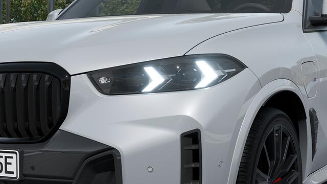 BMW X5 xDrive50e High Executive M Sport Automaat / Panoramadak / Trekhaak / M Multifunctionele Stoelen / Soft-Close / Parking Assistant Professional / Active Steering