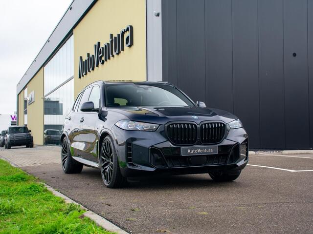 BMW X5 xDrive50e | Trekhaak | M Sport | Achteras besturing | Schuif-/kantel Pano | Softclose | Adapt. LED | Head-up | Stuurwielverwarming