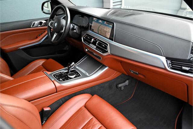 BMW X5 xDrive45e M-SPORT / SKYLOUNGE PANO / INDIVIDUAL / HUD / SOFTCLOSE / LASER / 4WIELSTURING / TREKHAAK / DRAVIT / BTW