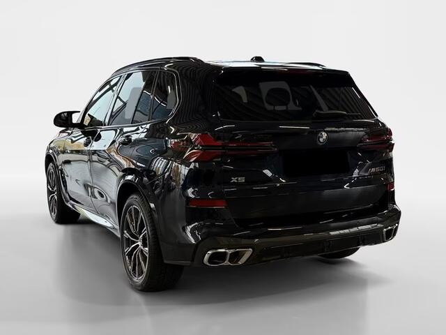 BMW X5 M60i xDrive M Sport 530 PK V8 ACC HEAD-UP PANORAMADAK STOELKOELING MASSAGE LUCHTVERING TREKHAAK