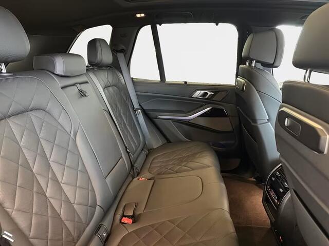 BMW X5 M60i xDrive M Sport 530 PK V8 ACC HEAD-UP PANORAMADAK STOELKOELING MASSAGE LUCHTVERING TREKHAAK