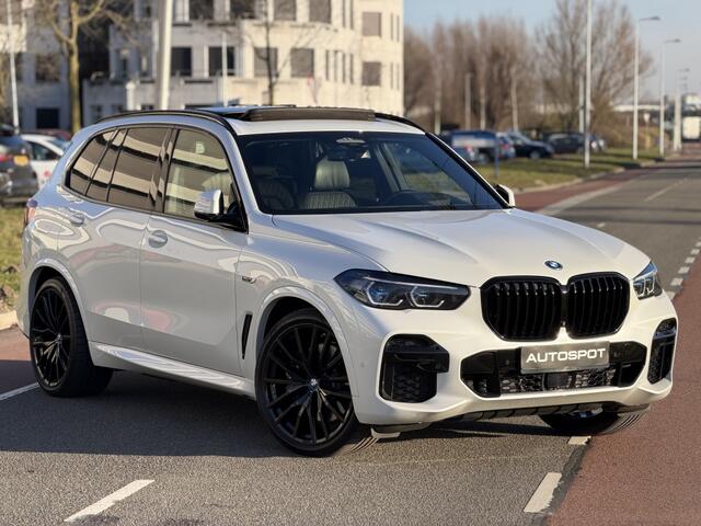 BMW X5 xDrive45e M-Sport Pano Trekhaak Stoelk. Softcl. Swarovski