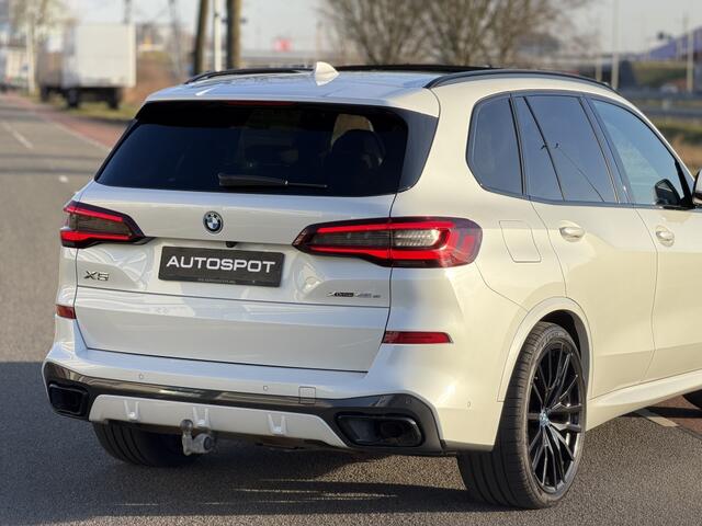 BMW X5 xDrive45e M-Sport Pano Trekhaak Stoelk. Softcl. Swarovski