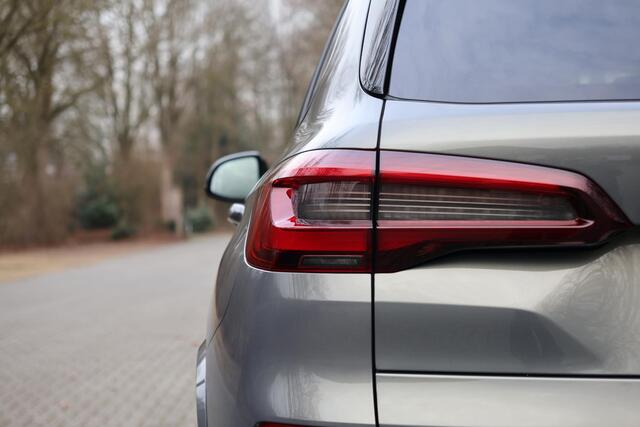 BMW X5 xDrive45e High Executive 22 Inch | Head up I Pano Sky Lounge I Merino Leder | Soft Close | Bowers & Wilkins | Stoelverwarming voor en achter | Stoelventilatie | Comfortstoelen met memory | Elektrische trekhaak | Massage, etc.