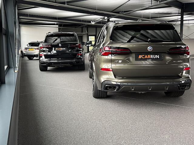 BMW X5 50e M-Pro Performance | M-Seats | M-Uitlaat | 360 Camera | ACC | Carbon | Indiv. Leder | Head-Up | Harman-Kardon | Keyless-Entry | 22'' | Trekhaak | Stoelventilatie | Iconic-Glow | M-Gordels | Zonwering | Stoelverwarming V+A | Rij-Assistent Pro | Memory 