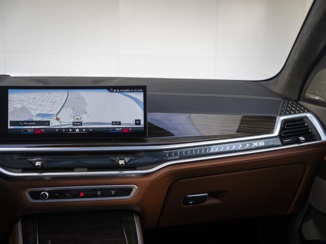 BMW X5 xDrive50e | M Sportpakket Pro | Innovation Pack | Alcantara Hemel | Panoramadak | Harman Kardon | Comfort Access | Soft-Close | Stoelventilatie | Massagefunctie | Trekhaak