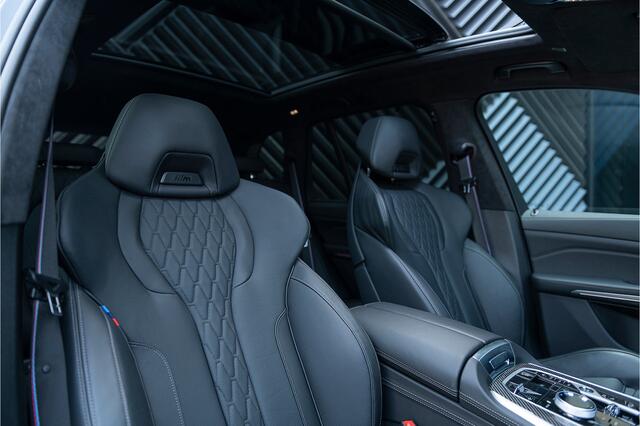 BMW X5 xDrive50e LCI M-Sport Pro M-Stoelen ACC Pano Stoelvent. Achterasbest. Alcantara Hemel Kristal Massage HarmanK Head Up Softcl. Trekhaak