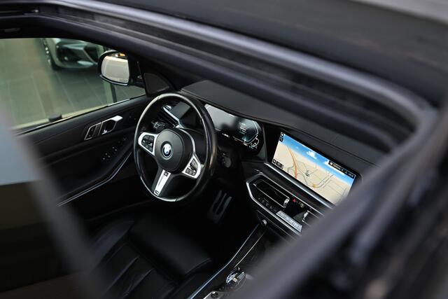 BMW X5 xDrive45e High Executive M Sport Automaat / Panoramadak Sky Lounge / Trekhaak / Laserlight / Head-Up / Parking Assistant Plus / Comfort Access