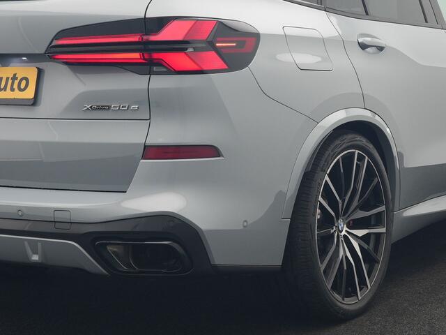 BMW X5 xDrive50e M Sport PRO Plug In Hybrid 490pk Dealer O.H. PHEV | Trekhaak Af Fabriek | Luchtvering | Panodak Skylounge | Adaptive Cruise | 360 Camera | Harman / Kardon | Merino Lederen Sportstoelen Memory & Verwarmd | Bekerhouders Verwarmd & Gekoeld | Stuur 