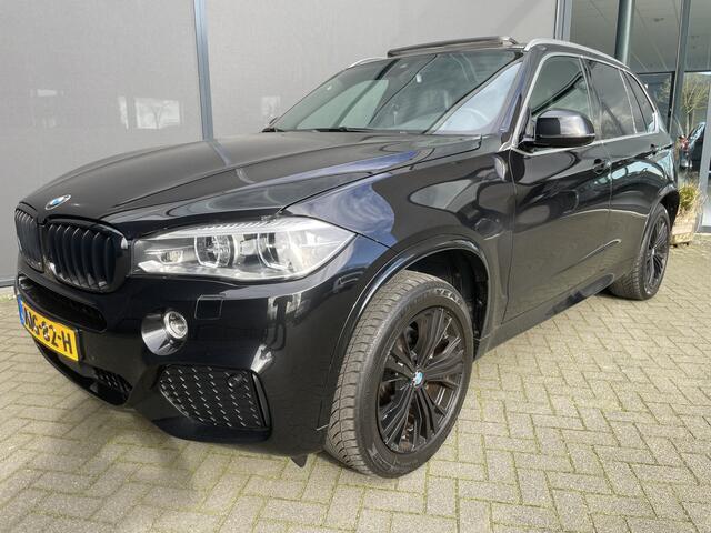 BMW X5 xDrive30d Achteruitrijcamera - navigatie - parkeersensoren voor en achter - schuif/kantel dak - Stoelverwarming - Trekhaak elektrisch uitklapbaar - Dak rails - Cruise control - Airco - Led verlichting Stuur multifunctioneel - Rijstrooksensor - Regensenso