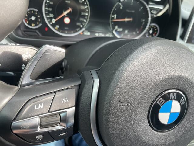 BMW X5 xDrive30d Achteruitrijcamera - navigatie - parkeersensoren voor en achter - schuif/kantel dak - Stoelverwarming - Trekhaak elektrisch uitklapbaar - Dak rails - Cruise control - Airco - Led verlichting Stuur multifunctioneel - Rijstrooksensor - Regensenso