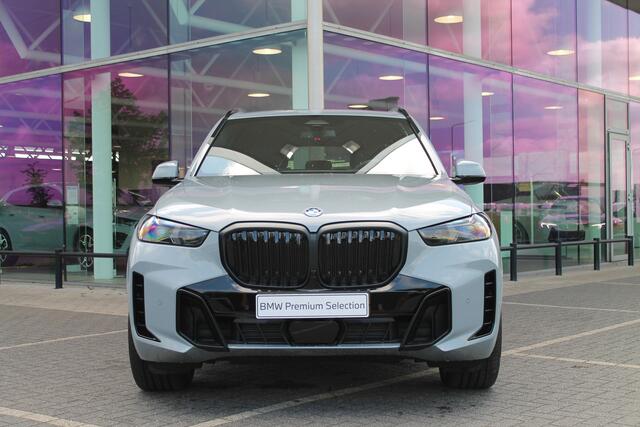 BMW X5 xDrive50e High Executive M Sport Automaat / Panoramadak Sky Lounge / Trekhaak / Soft-Close / Parking Assistant Professional / Adaptieve LED / Active Steering