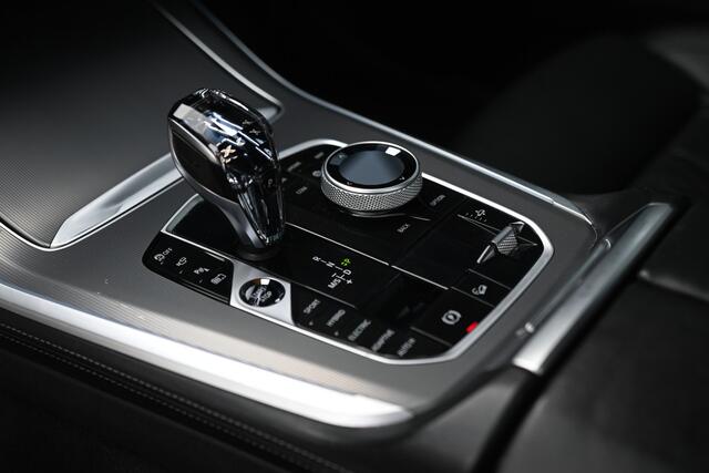 BMW X5 xDrive45e High Executive M-sport Automaat / Panorama-Glasdak Sky Lounge / Harman Kardon / Active Steering / Stoelventilatie /